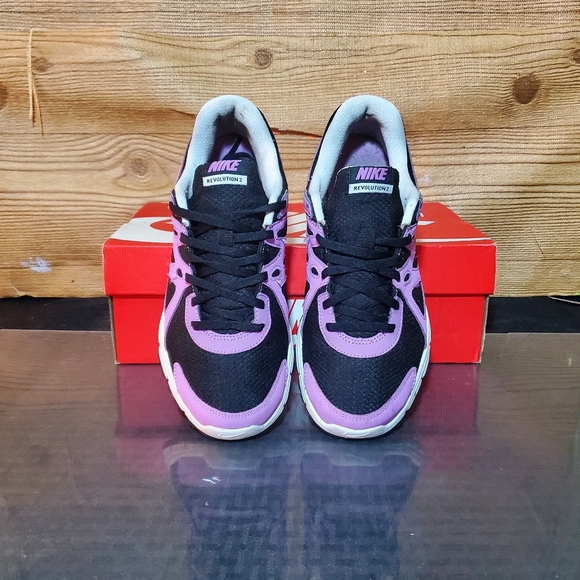 Nike Revolution - Picture 4 of 9